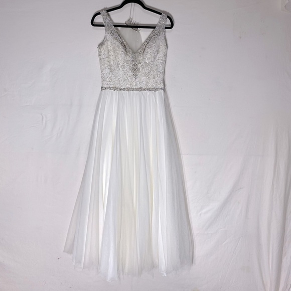 Allure Bridals White Wedding Dress With Veil 10 - Picture 1 of 16